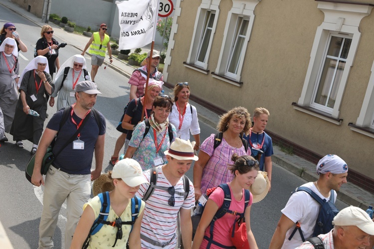 27. Pielgrzymka Cieszyńska na trasie - w Woźnikach - 2018