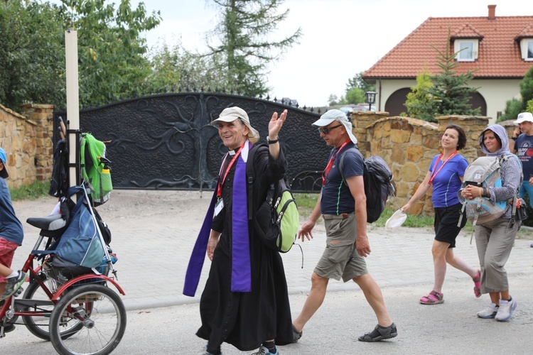 27. Pielgrzymka Cieszyńska na trasie - w Woźnikach - 2018