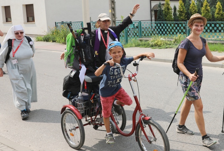 27. Pielgrzymka Cieszyńska na trasie - w Woźnikach - 2018