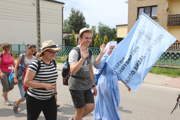 27. Pielgrzymka Cieszyńska na trasie - w Woźnikach - 2018