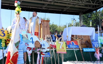 Wszystkie kolumny pieszej pielgrzymki spotkają się razem i pójdą na Jasną Górę. Do udziału, także gości, zachęca ks. Mirosław Kszczot, dyrektor pielgrzymki