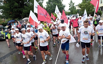 W tym roku pobiegło 55 osób. Najstarszy uczestnik miał 70 lat.