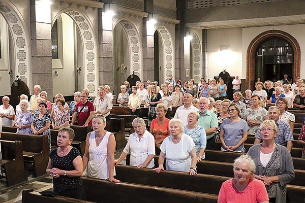 Na zakończenie zgromadzeni śpiewali pieśń „Panience  na dobranoc”.