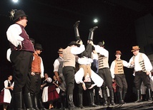 Podczas koncertu inaugurującego festiwal artyści przedstawiali tańce narodowe.