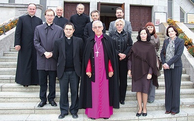 Rocznicowe spotkanie dziennikarskiej rodziny „Gościa Tarnowskiego” z bp. Wiktorem Skworcem w Pasierbcu w 2008 roku.