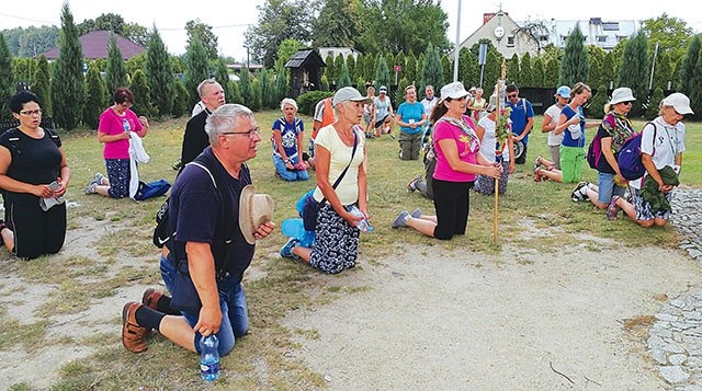 	Modlitwa pielgrzymów zawierzających życie Bogu, aby jak Maryja być napełnionym mocą Ducha Świętego.