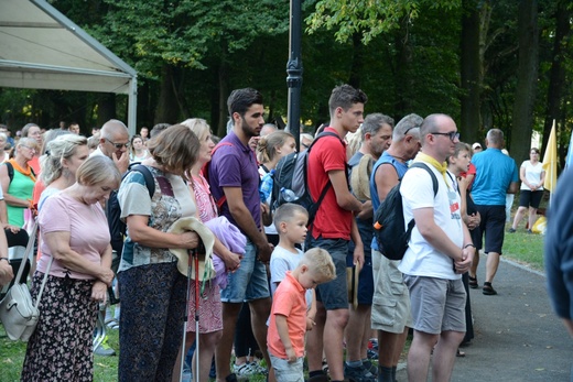 Pielgrzymkowa Eucharystia i tablica pamięci ks. Grzywocza