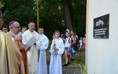 Pielgrzymkowa Eucharystia i tablica pamięci ks. Grzywocza