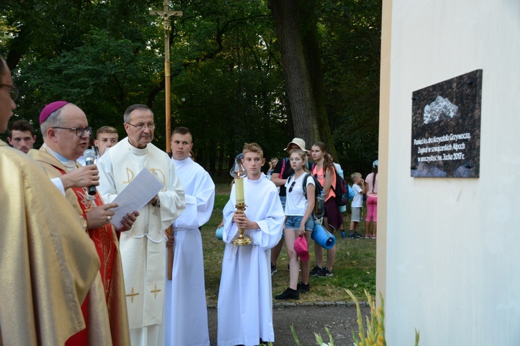 Pielgrzymkowa Eucharystia i tablica pamięci ks. Grzywocza