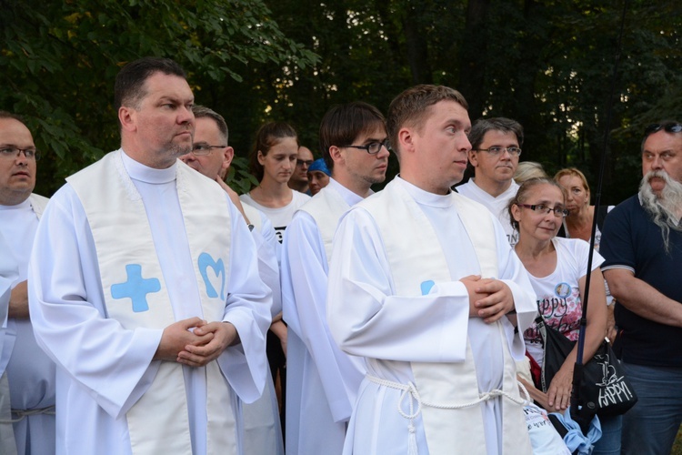 Pielgrzymkowa Eucharystia i tablica pamięci ks. Grzywocza