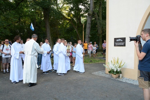 Pielgrzymkowa Eucharystia i tablica pamięci ks. Grzywocza