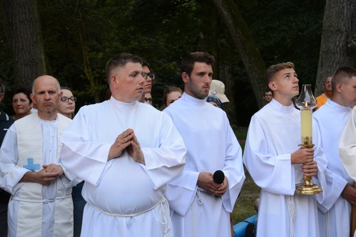 Pielgrzymkowa Eucharystia i tablica pamięci ks. Grzywocza