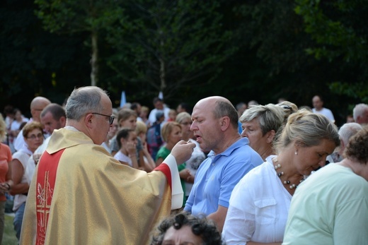 Pielgrzymkowa Eucharystia i tablica pamięci ks. Grzywocza