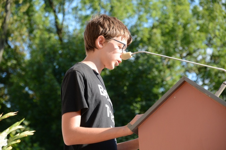 Pielgrzymkowa Eucharystia i tablica pamięci ks. Grzywocza