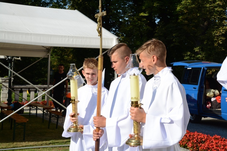 Pielgrzymkowa Eucharystia i tablica pamięci ks. Grzywocza