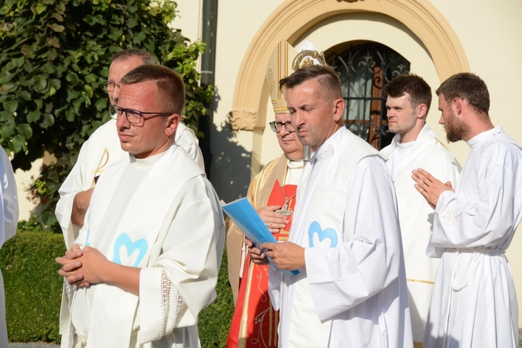 Pielgrzymkowa Eucharystia i tablica pamięci ks. Grzywocza