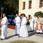 Pielgrzymkowa Eucharystia i tablica pamięci ks. Grzywocza