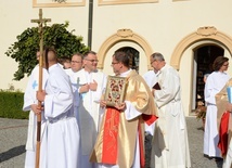 Pielgrzymkowa Eucharystia i tablica pamięci ks. Grzywocza