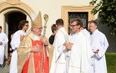 Pielgrzymkowa Eucharystia i tablica pamięci ks. Grzywocza