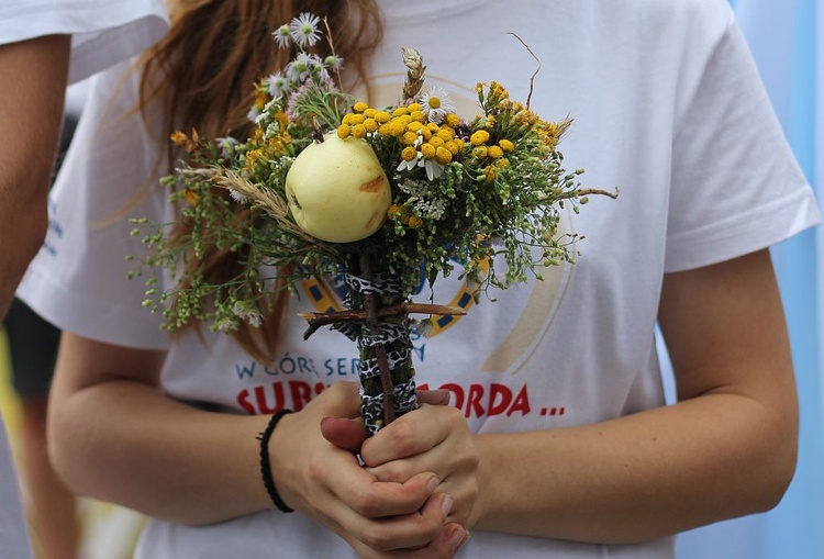 Bukiety ziół, przyniesione do głębowickiego kościoła w święto Matki Bożej Zielnej, wezmą udział w dorocznym konkursie