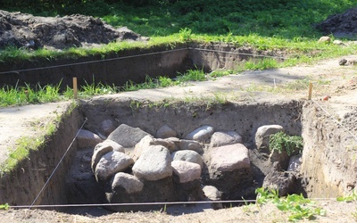 Archeolodzy odslaniają kolejne fragmenty rezydencji Sieprskich