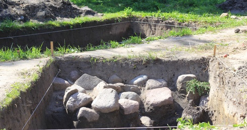 Archeolodzy odslaniają kolejne fragmenty rezydencji Sieprskich