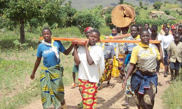 Polscy karmelitanie rozpoczęli misje w Afryce w 1971 r. Najpierw w Burundi, potem w Rwandzie, gdzie są do dziś.