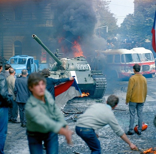 Walki w rejonie rozgłośni radiowej w Pradze, bronionej przez cywilów 21 sierpnia 1968 r.