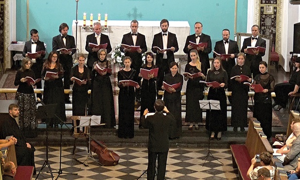 Festiwal rozpoczął występ chóru cerkwi św. Andrzeja Apostoła z Kaliningradu.