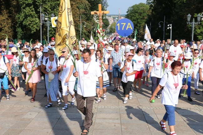 Wejście pielgrzymki radomskiej - jasnogórski szczyt i kaplica Cudownego Obrazu