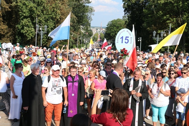 Wejście pielgrzymki radomskiej - jasnogórski szczyt i kaplica Cudownego Obrazu