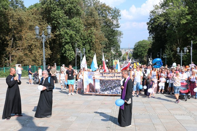 Wejście pielgrzymki radomskiej - jasnogórski szczyt i kaplica Cudownego Obrazu