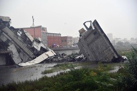 Zawalił się fragment mostu na autostradzie we Włoszech