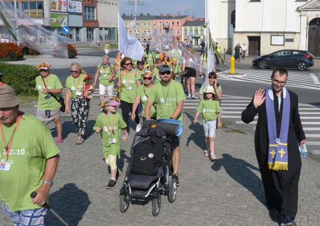 Wejście pielgrzymki radomskiej - Aleje NMP