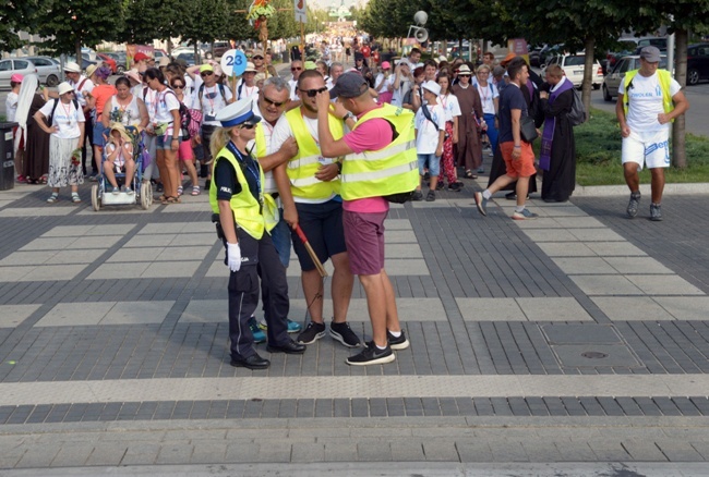 Wejście pielgrzymki radomskiej - Aleje NMP