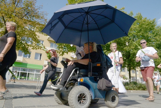 Wejście pielgrzymki radomskiej - Aleje NMP