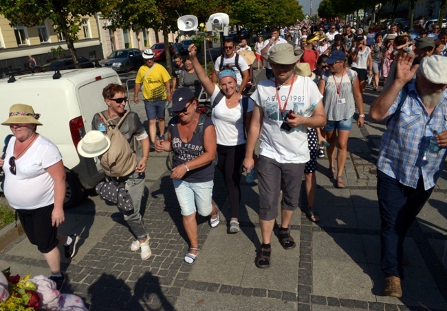 Wejście pielgrzymki radomskiej - Aleje NMP