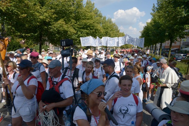 Wejście pielgrzymki radomskiej - Aleje NMP