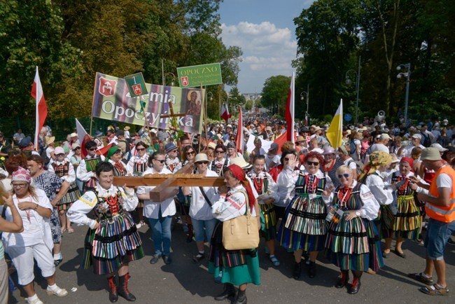 Wejście pielgrzymki radomskiej - Aleje NMP