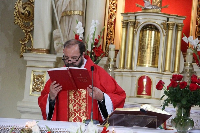 Wprowadzenie relikwii św. Maksymiliana do kościoła w Luszynie