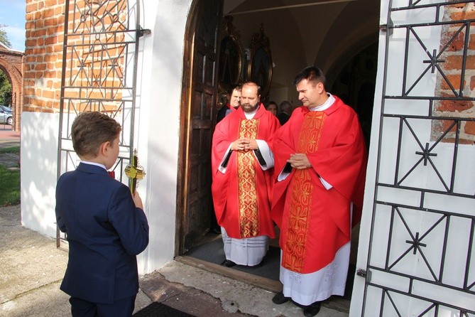 Wprowadzenie relikwii św. Maksymiliana do kościoła w Luszynie