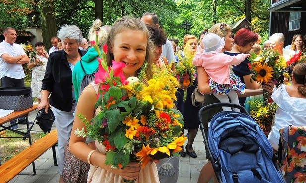 Głębowiczanie z dumą prezentowali swoje bukiety ziół