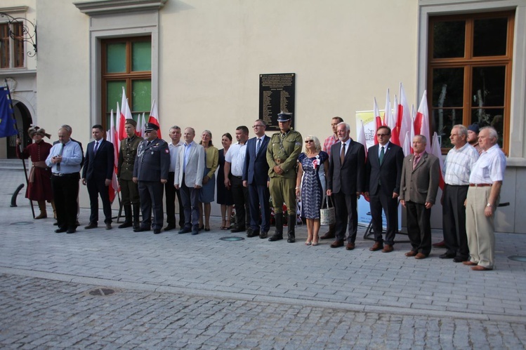 W hołdzie ochotnikom dzikowskim