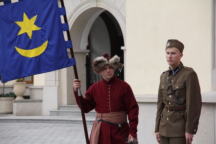 W hołdzie ochotnikom dzikowskim