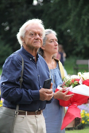 W hołdzie ochotnikom dzikowskim