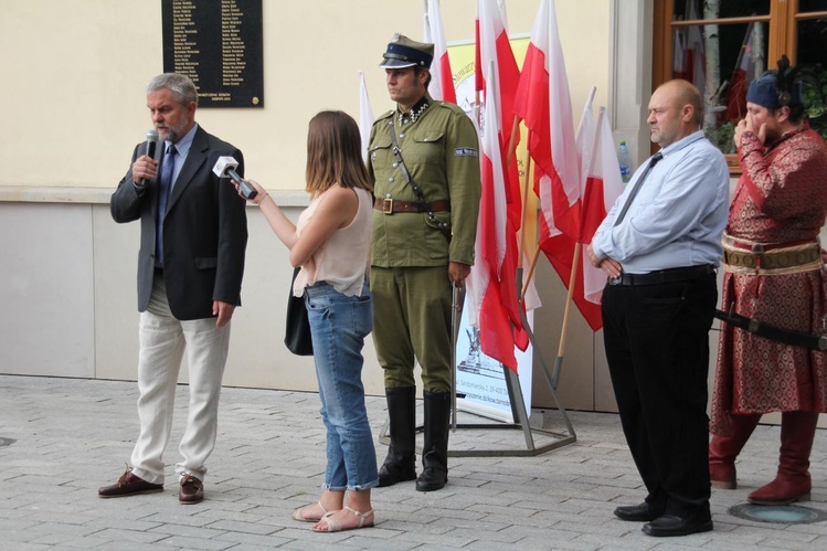 W hołdzie ochotnikom dzikowskim