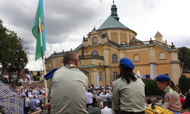 Po Mszy odbył się Apel Pamięci z udziałem wojskowej asysty honorowej 