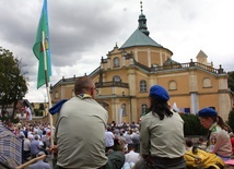 Po Mszy odbył się Apel Pamięci z udziałem wojskowej asysty honorowej 