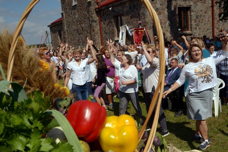 Uczestnicy pielgrzymki wzięli udział w parafialnych dożynkach