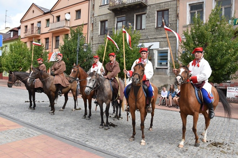 Największe wrażenie na uczestnikach uroczystości zrobił jednak konny partol powstańców kościuszkowskich, w których roli wystąpili jeźdźcy ze Stajni Księstwo